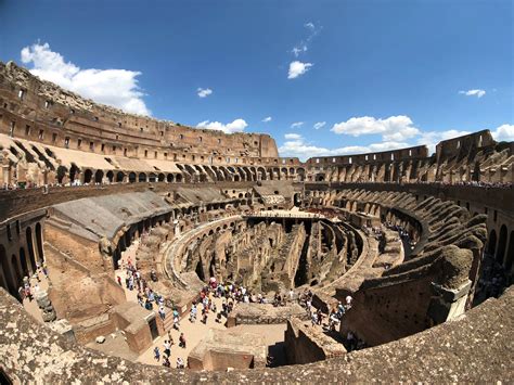 De Bouw van het Colosseum: Een Symbolische Belichaming van Romeinse Machtshonger en Volkvermaak